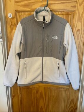 The North Face Womens' Two-Tone Fleece Jacket in Light Gray and White Size L